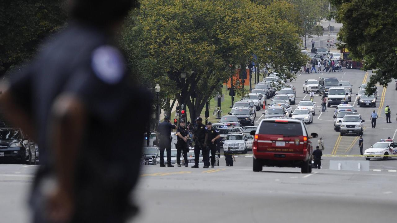 Trubel bei einem Polizeieinsatz auf einer Straße in Washington D.C.