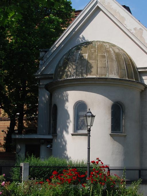 Die Synagoge Fraenkelufer in Berlin-Kreuzberg: Der Baumeister der jüdischen Gemeinde Alexander Beer (1873-1944) errichtete die Synagoge in den Jahren 1913 bis 1916 im neoklassizistischem Stil.