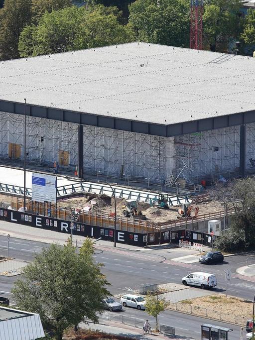Baustelle der Neuen Nationalgalerie in Berlin: Vor 50 Jahren, am 15. September 1968, wurde die Neue Nationalgalerie nach einem Entwurf von Ludwig Mies van der Rohe (1886-1969) eröffnet. Seit 2015 ist die Neue Nationalgalerie geschlossen und wird durch das Büro von David Chipperfield generalsaniert.
