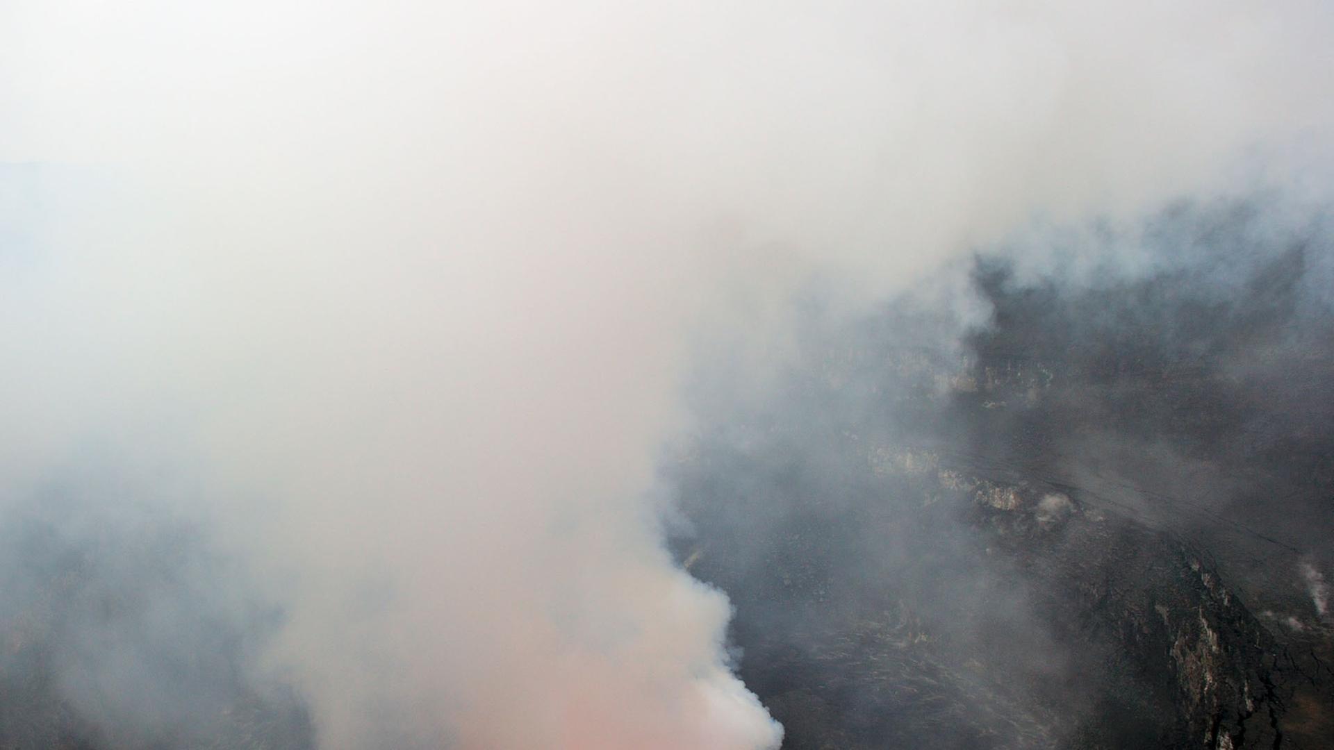Brodelnder Lava-See des Nyiragongo Vulkans