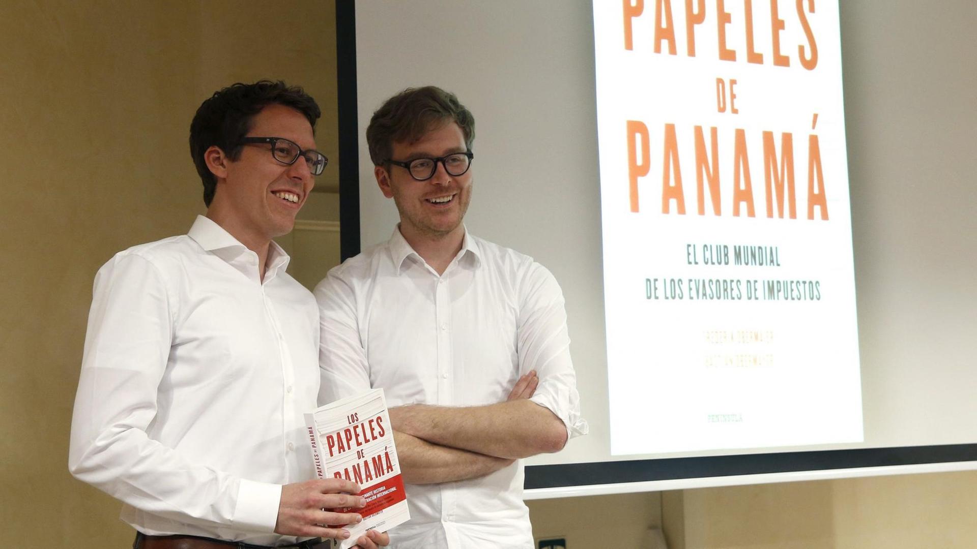 Frederik Obermaier (rechts) und sein Kollege Bastian Obermayer (l) - beide Journalisten der Süddeutschen Zeitung - präsentierten bereits gemeinsam die sogenannten Panama Papers, dem Vorläufer der Paradise Papers.