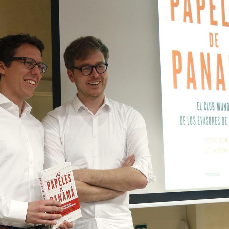 Frederik Obermaier (rechts) und sein Kollege Bastian Obermayer (l) - beide Journalisten der Süddeutschen Zeitung - präsentierten bereits gemeinsam die sogenannten Panama Papers, dem Vorläufer der Paradise Papers.