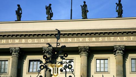 Außenansicht der Humboldt-Universität zu Berlin Unter den Linden.
