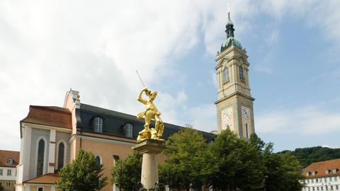 Der Marktplatz in Eisenach mit Georgenkirche und Georgenbrunnen