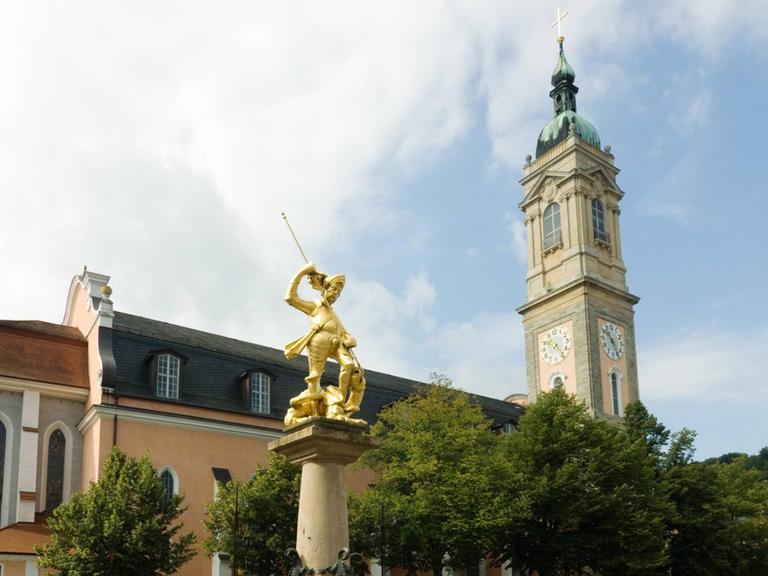 Marktplatz Eisenach mit Georgenkirche und Georgenbrunnen