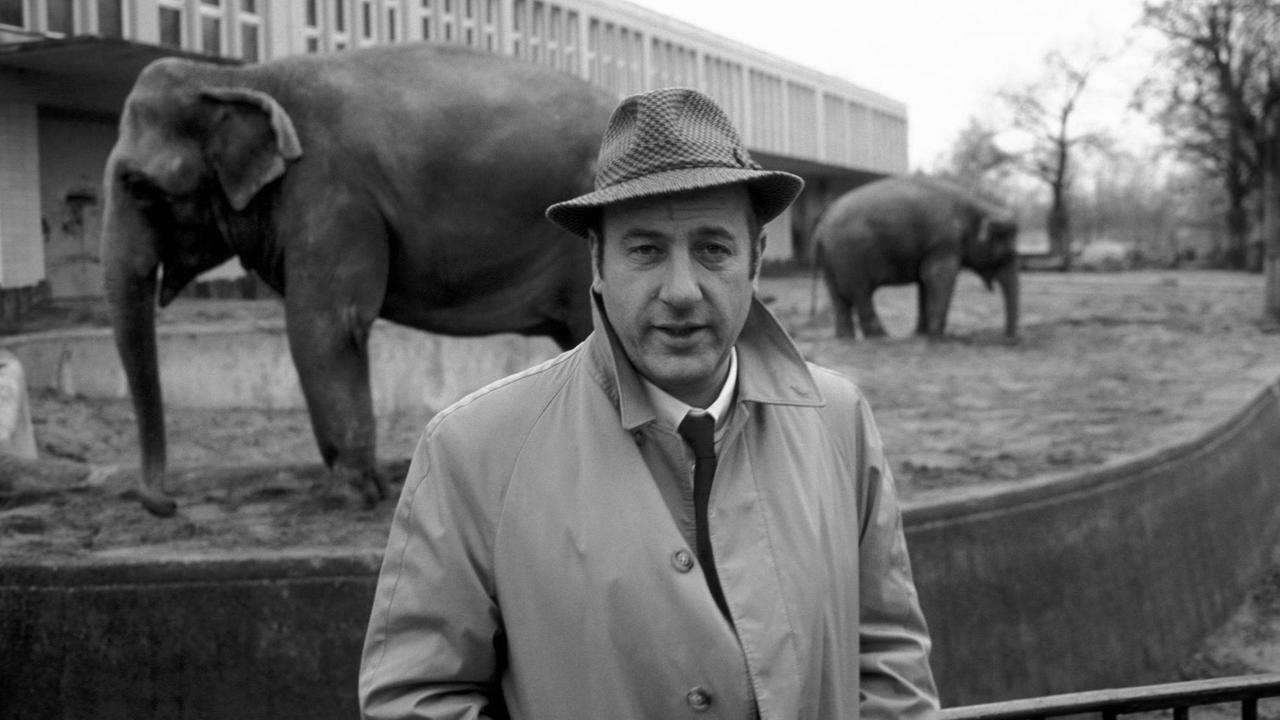 Manfred Kurg in den 1980er-Jahren im Berliner Zoo vorm Elefantengehege.