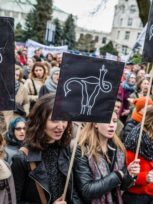 Demonstration gegen eine Verschärfung des Abtreibungsrechts in Polen.