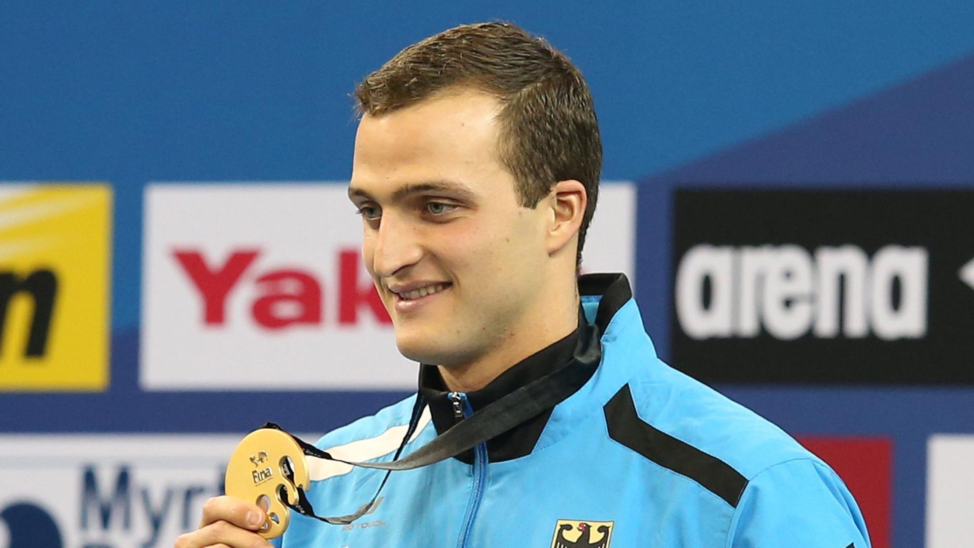 Weltmeister mit Weltrekord: Schwimmer Markus Deibler feiert seinen ersten Platz in 100 m Lagen bei den Weltmeisterschaften von 2014 in Doha
