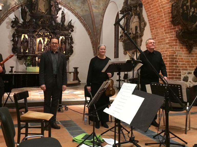 Ensemble Lipparella beim Schlussapplaus in der St. Nicolai-Kirche in Eckernförde