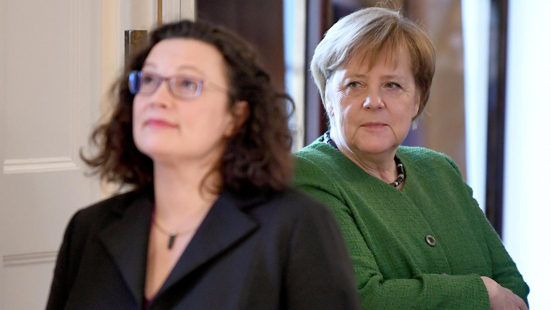 Andrea Nahles, Vorsitzende der SPD (l), und Bundeskanzlerin Angela Merkel (CDU)