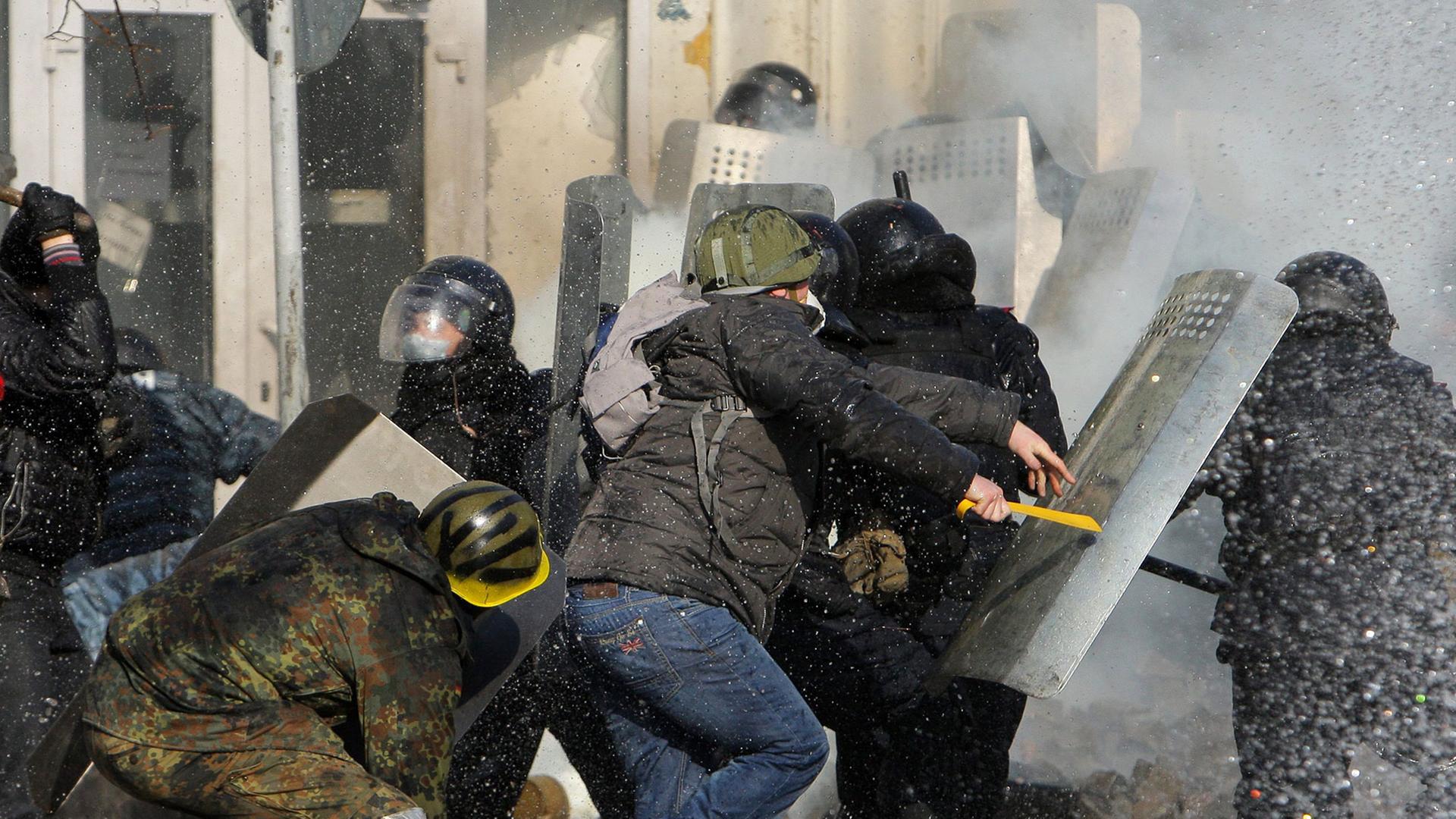 Zusammenstöße zwischen Demonstranten und Polizisten in der ukrainischen Hauptstadt Kiew