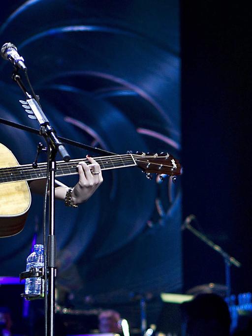 Die schottische Sängerin Amy Macdonald bei einem Konzert in Rotterdam