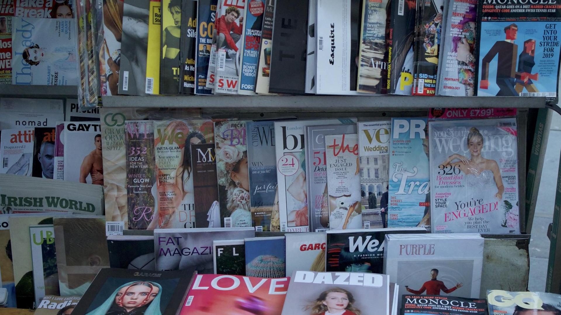Zeitschriften an einem britischen Kisok