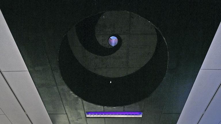 Ein Teil des Kunstwerks "HHole" von Nathalie Braun Barends in der Kunsthalle Mannheim, auch als "Mannheimer Loch" bekannt. Ein Teil des Kunstwerks "HHole" von Nathalie Braun Barends in der Kunsthalle Mannheim, auch als "Mannheimer Loch" bekannt.