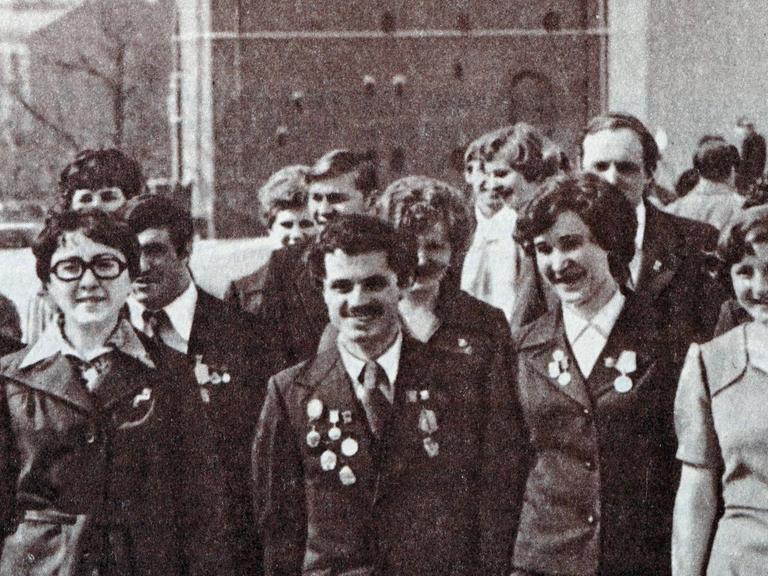 Ein Schwarz-Weiß-Foto zeigt Delegierte beim 8. Kongress der Jugendorganisation Komsomol im April 1978 in Moskau