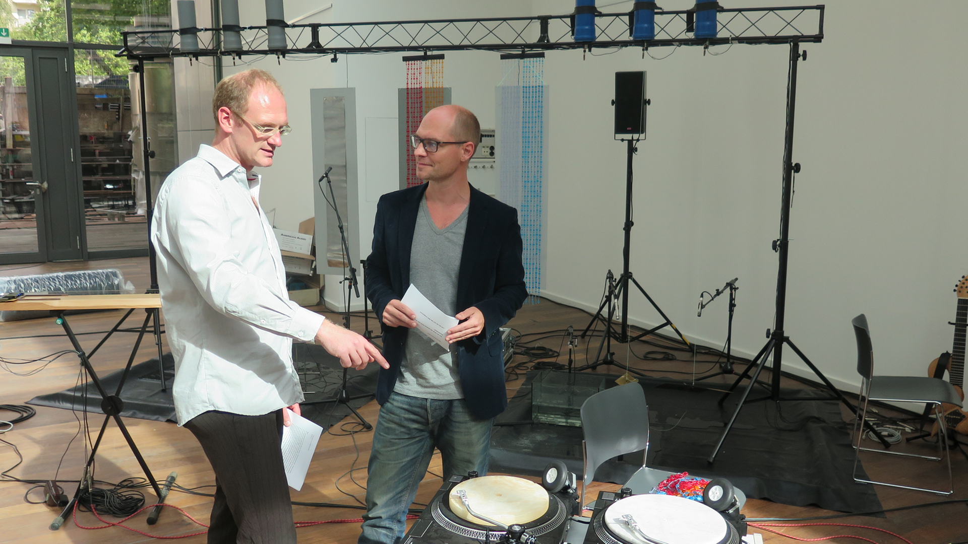 Marcus Gammel und Korbinian Frenzel vor der Klanginstallation zu unserem Projekt KLIMA|ANLAGE