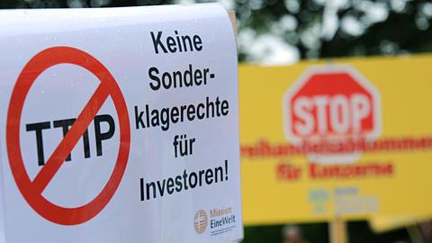 Demonstration gegen das Freihandelsabkommen TTIP in München im Mai 2014