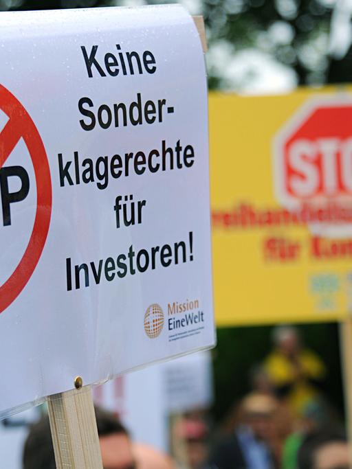 Demonstration gegen das Freihandelsabkommen TTIP in München im Mai 2014
