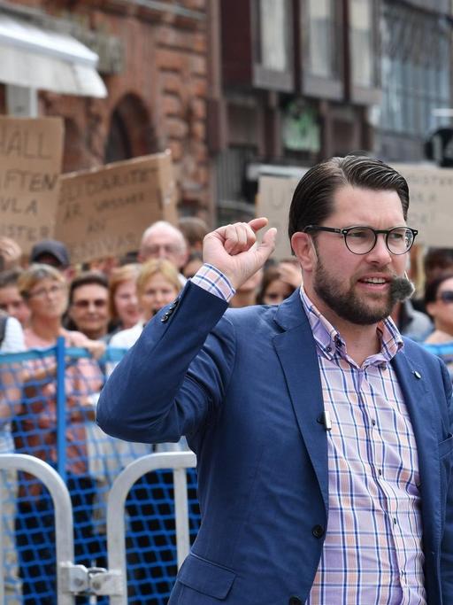 Der Vorsitzende der rechtspopulistischen Schwedendemokraten Jimmie Åkesson bei einer Wahlkampfveranstaltung.