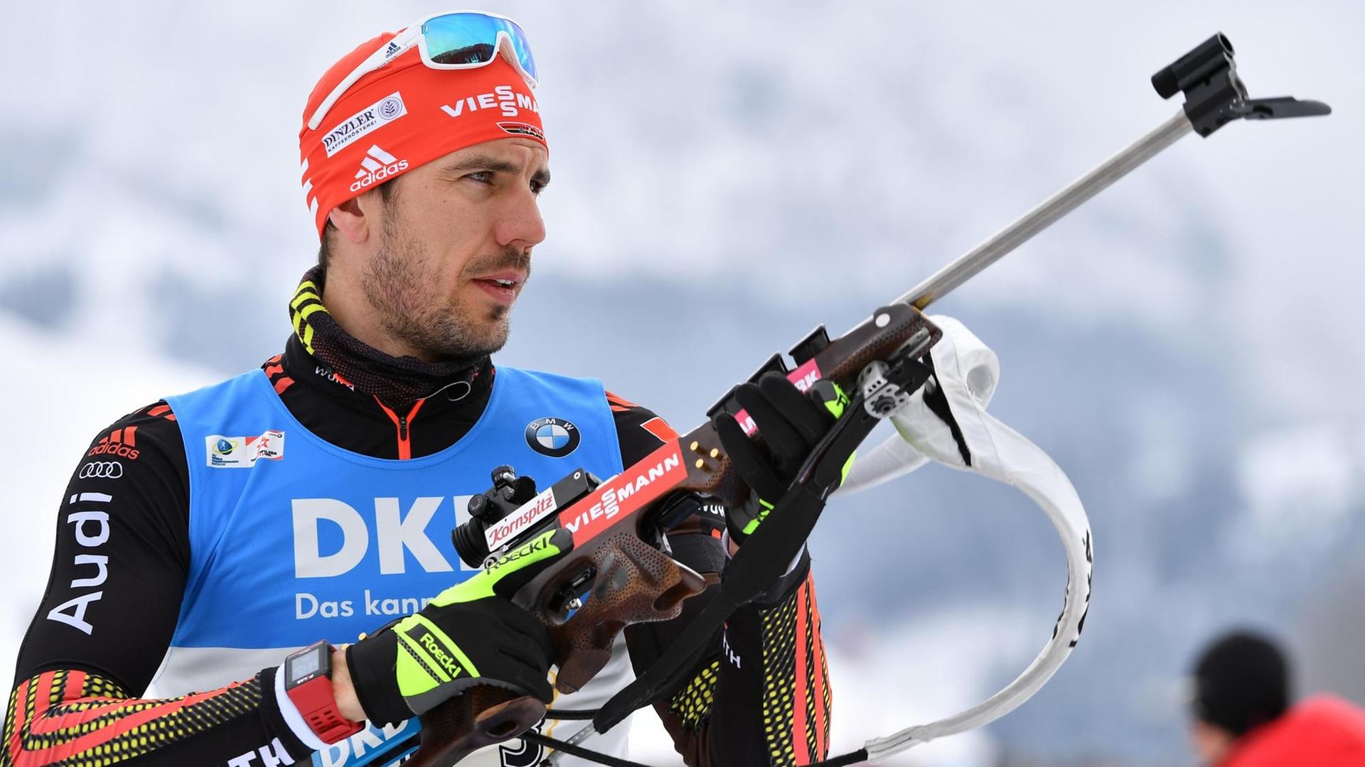 Biathlon: Weltmeisterschaft Staffel (4x7,5 km), Männer am 18.02.2017 in Hochfilzen, Österreich. Arnd Peiffer aus Deutschland in Aktion am Schießstand.