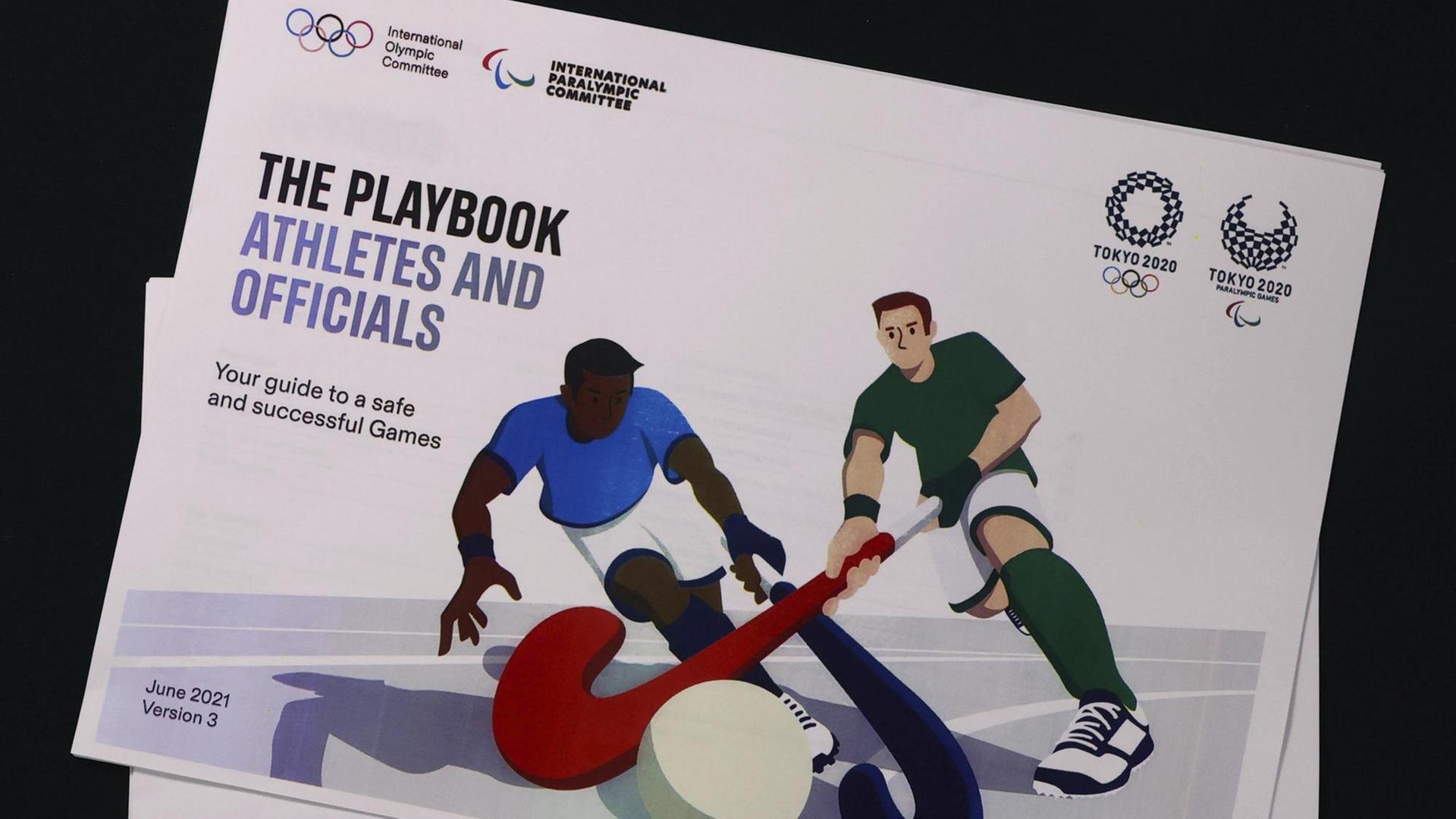 Auf der Titelseite des Playbooks ist eine Grafik von Hockeyspielern zu sehen.