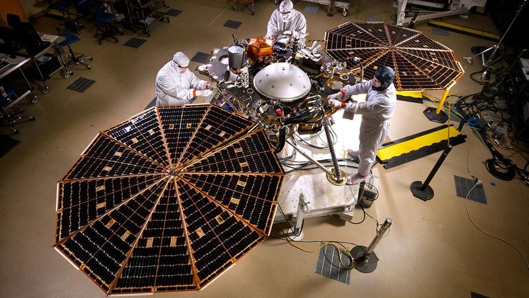 Die amerikanisch-europäische Mars-Sonde InSight wird in den USA gebaut