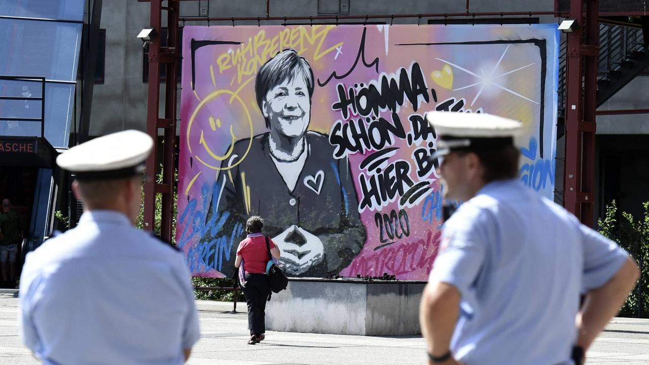 Ein Graffiti an der Zeche Zollverein zeigt Angela Merkel und den Spruch: "Hömma, schön, datte hier bist!"