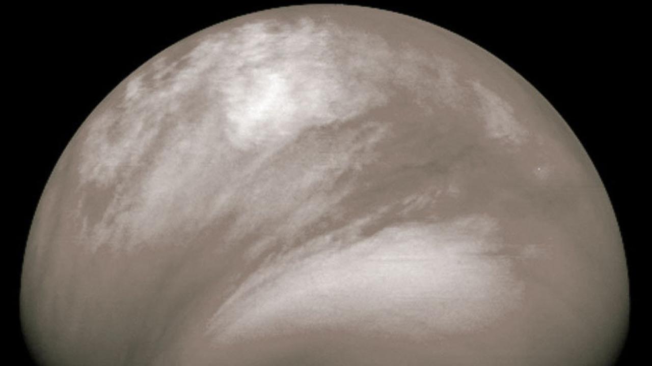 Unser Nachbarplanet Venus (Aufnahme der Raumsonde Venus Express) ist in dicke Wolken gehüllt.