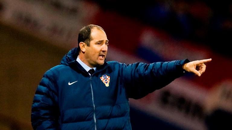 epa03911852 Croatian national soccer team head coach Igor Stimac gestures during the FIFA World Cup 2014 qualifying soccer match between Scotland and Croatia at Hampden Park in Glasgow, Scotland, Britain, 15 October 2013. Scotland won 2-0. EPA/BRIAN STEWA epa03911852 Croatian national soccer team head coach Igor Stimac gestures during the FIFA World Cup 2014 qualifying soccer match between Scotland and Croatia at Hampden Park in Glasgow, Scotland, Britain, 15 October 2013. Scotland won 2-0. EPA/BRIAN STEWA