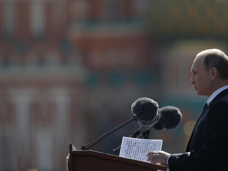 Der russische Präsident Wladimir Putin bei seiner Rede zur Siegesparade auf dem Roten Platz in Moskau