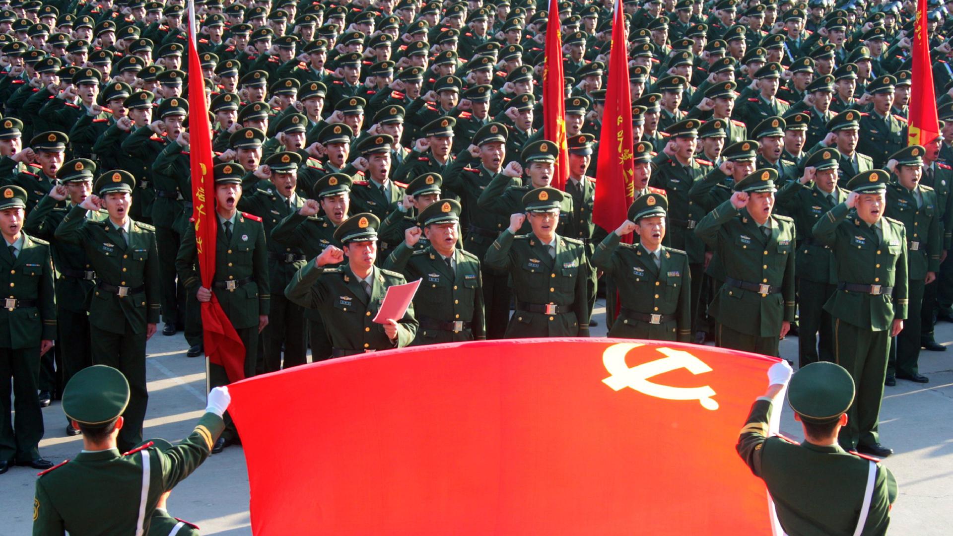 Vereidigung von paramilitärischen Polizeieinheiten in Peking 2012