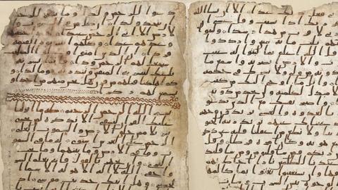 Die beiden Pergament-Bögen aus Birmingham mit arabischen Koran-Hand-Schriften