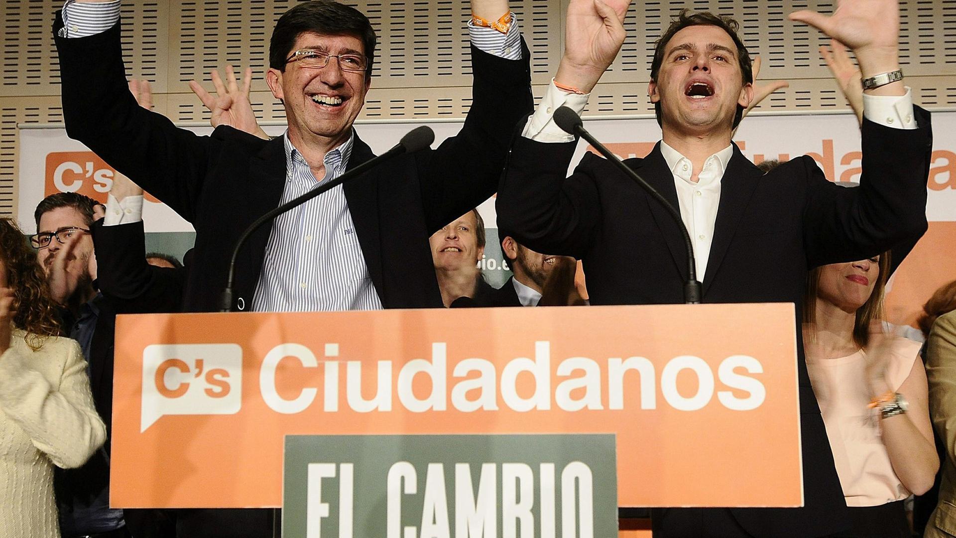 Der Vorsitzende der Partei Ciudadanos, Albert Rivera (rechts) und der Kandidat für die Regionalwahlen in Andalusien Juan Marin (links)