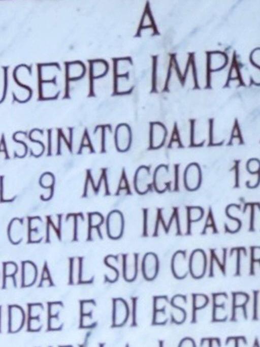 Ausschnitt der Gedenktafel für Giuseppe Impastato in Cinisi (Palermo), Italien.