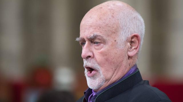 Der belgische Sänger José van Dam bei der Beerdigung Königin Fabiolas in Brüssel