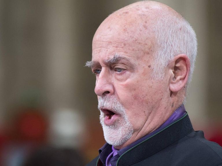 Der belgische Sänger José van Dam bei der Beerdigung Königin Fabiolas in Brüssel