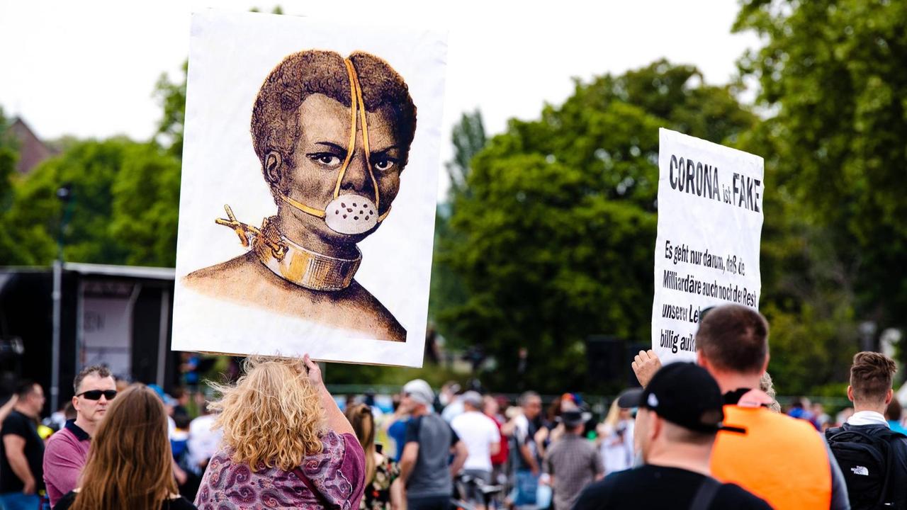 Demonstration gegen die Corona-Beschränkungen auf dem Canstatter Wasen in Stuttgart Demonstration gegen die Corona-Beschränkungen auf dem Canstatter Wasen in Stuttgart