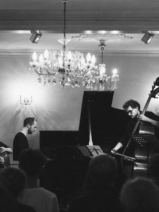 Schwarz-weiß-Foto vom Keno Harriehausen Quartet im Konzert