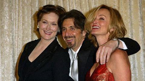 Gewannen für "Angels in America" 2004 den Golden Globe: Meryl Streep (l.) und Al Pacino, hier mit Jessica Lange (r.)