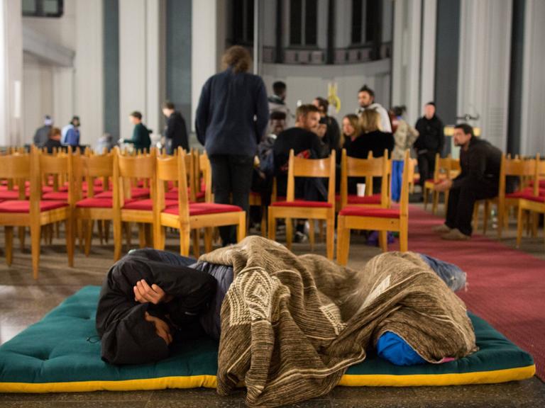 Flüchtlinge in einer Kirche in Berlin-Kreuzberg