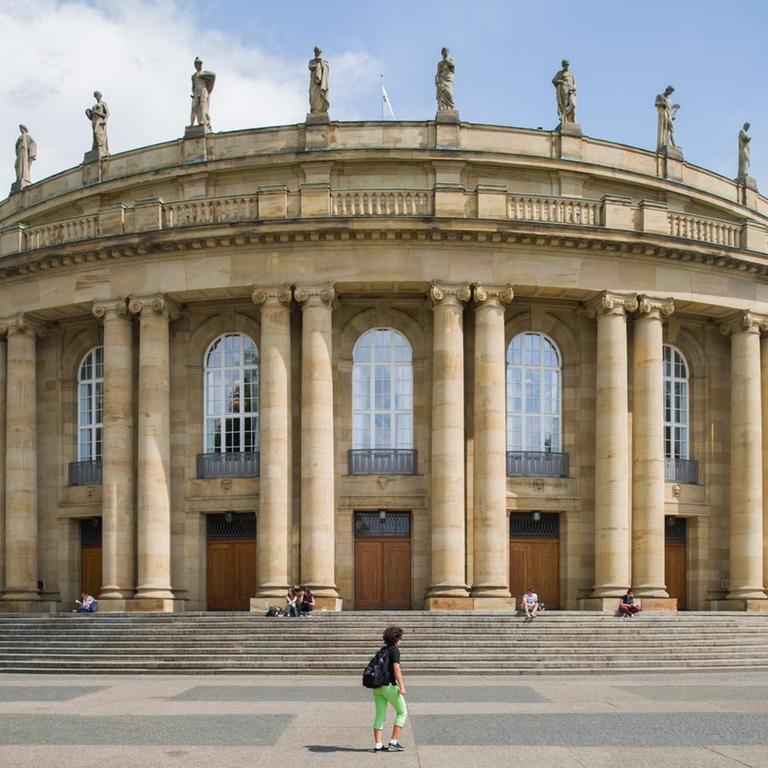 Außenansicht des Opernhauses Stuttgart, eines der drei Häuser des Staatstheaters