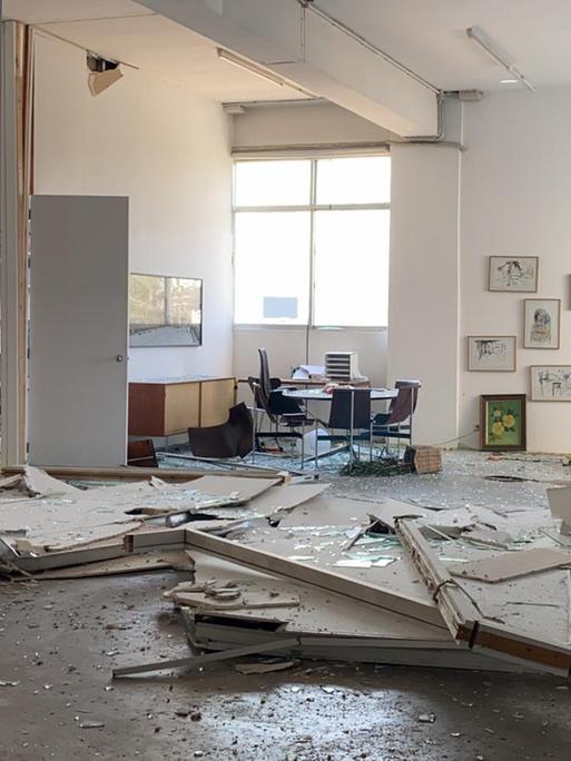 Das Foto zeigt die Schäden in der Beiruter Galerie von Andrée Sfeir-Semler nach der Explosion vom 4.8.2020