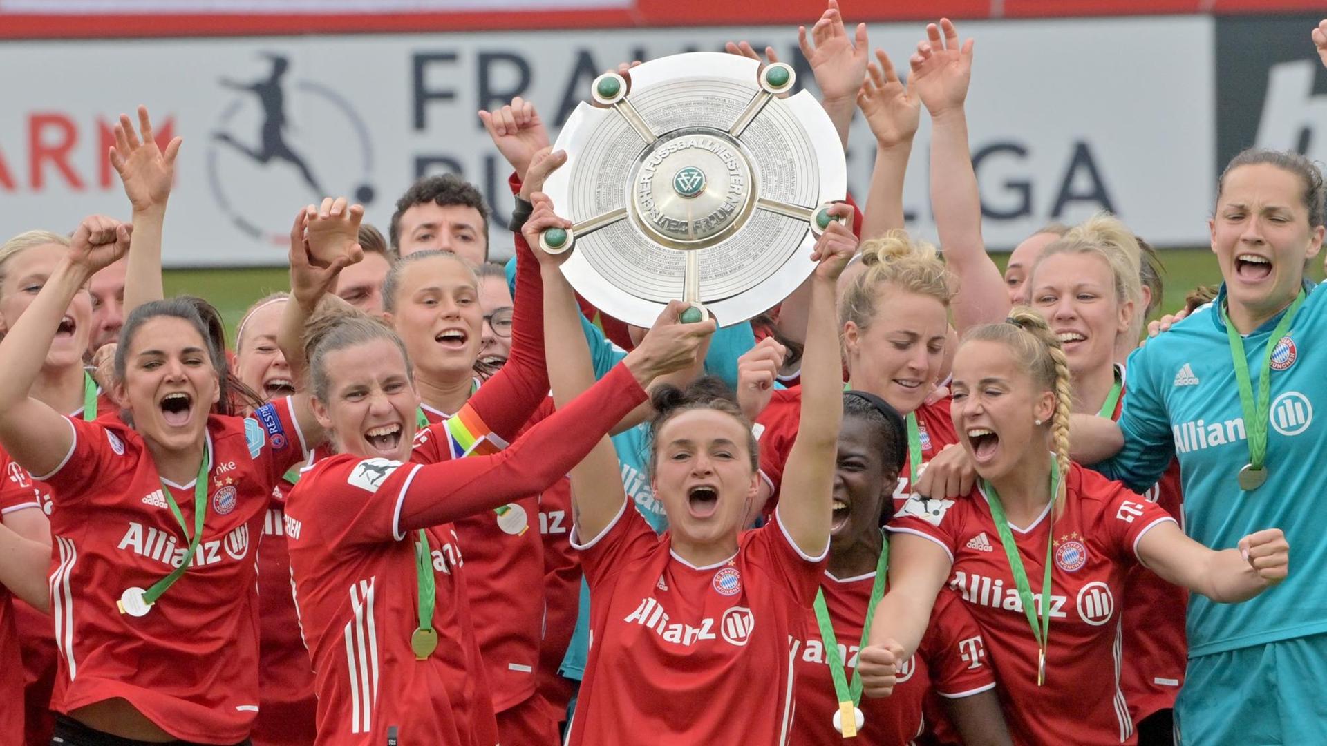 Start der Fußball-Bundesliga der Frauen