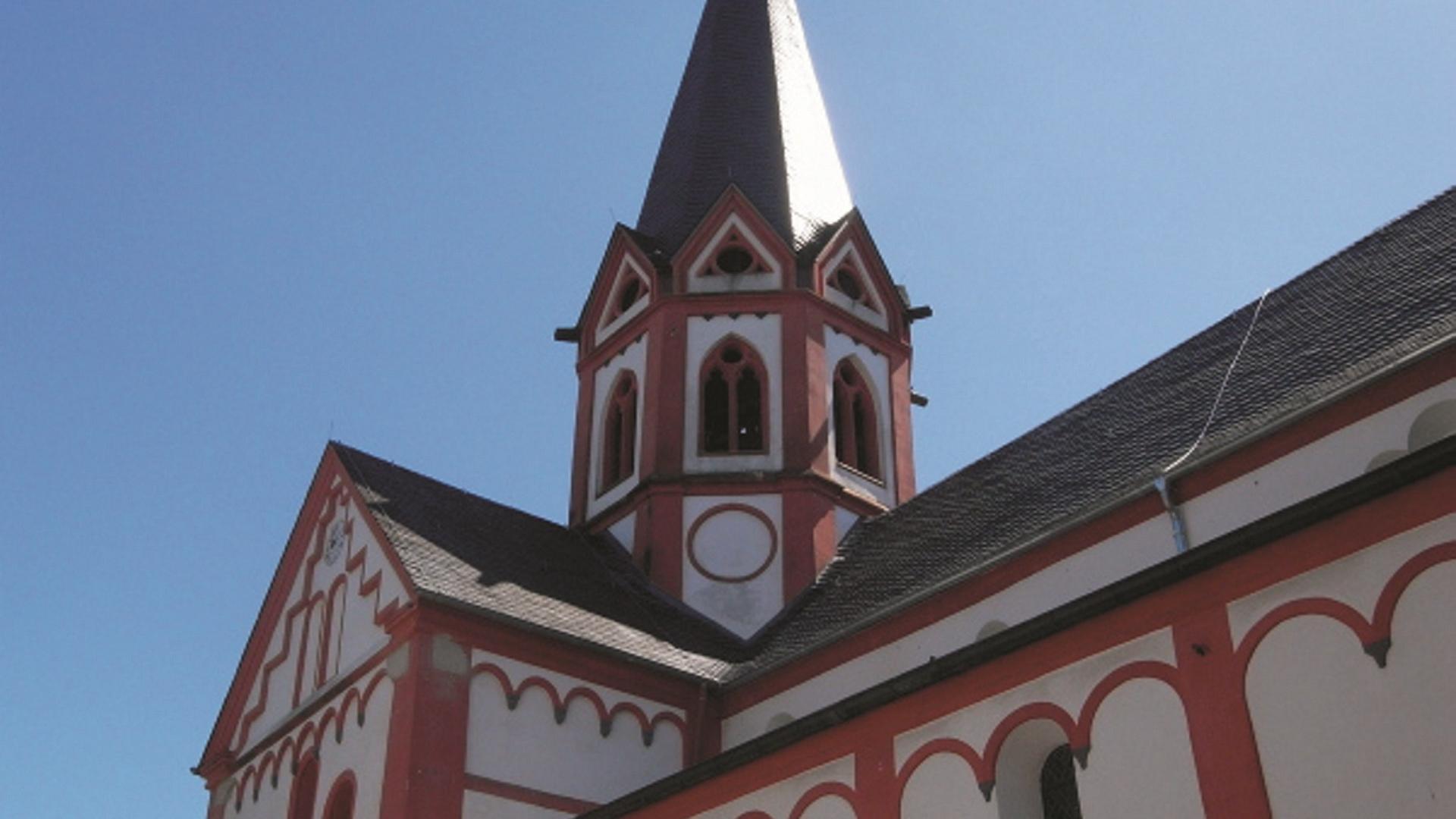 Blick auf den Vierungsturm der romanischen Kirche St.Mauritius in Bad Neuenahr-Ahrweiler