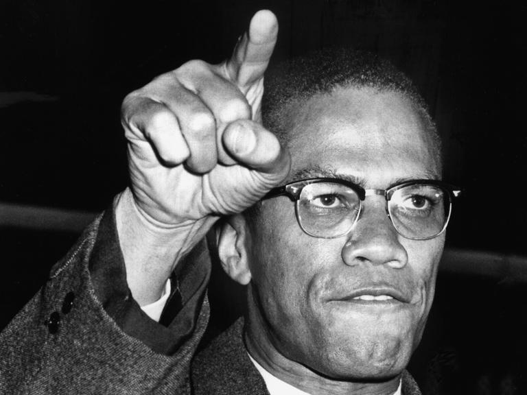 Der amerikanische Bürgerrechtler Malcolm X spricht am 14. Mai 1963 auf einer Kundgebung in New York.