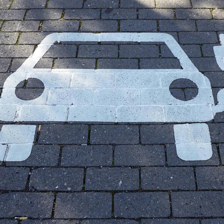 Car park for electric vehicle, electric vehicle charging station PUBLICATIONxINxGERxSUIxAUTxHUNxONLY BSCF00603