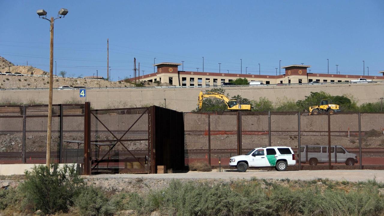Ein Fahrzeug der US-Grenzschützer an der Grenze zwischen El Paso (Texas) und Ciudad Juarez in Mexiko.