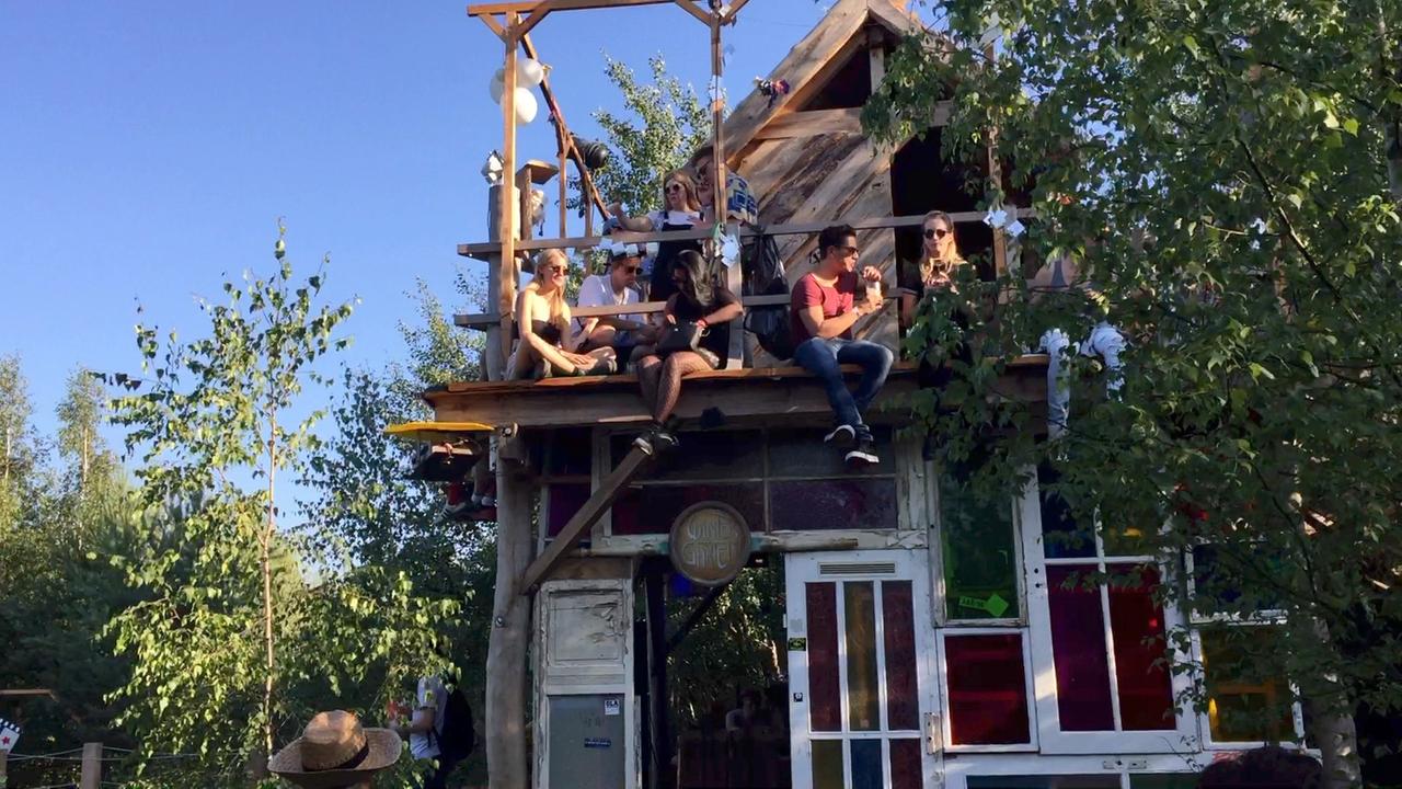 Festivalleben im Holzhaus