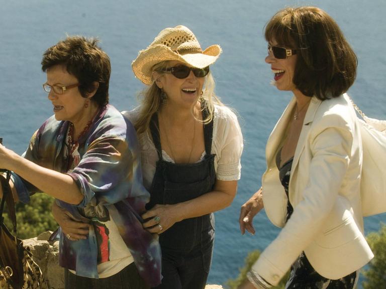 Szene aus "Mamma Mia" (2008) - von links nach rechts: Christine Baransk, Meryl Streep und Julie Walters