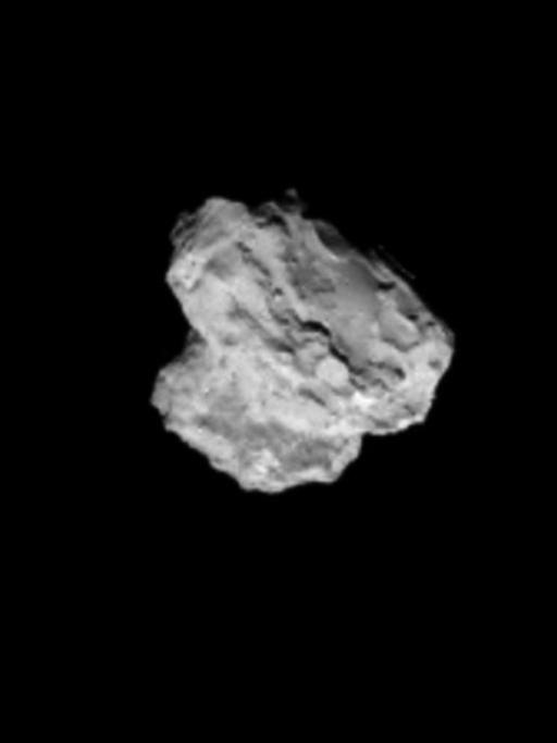 Der Komet 67P, Tschurjumow-Gerasimenko, aufgenommen aus einer Entfernung von rund 500 Kilometern von einer Kamera der Weltraum-Sonde Rosetta.